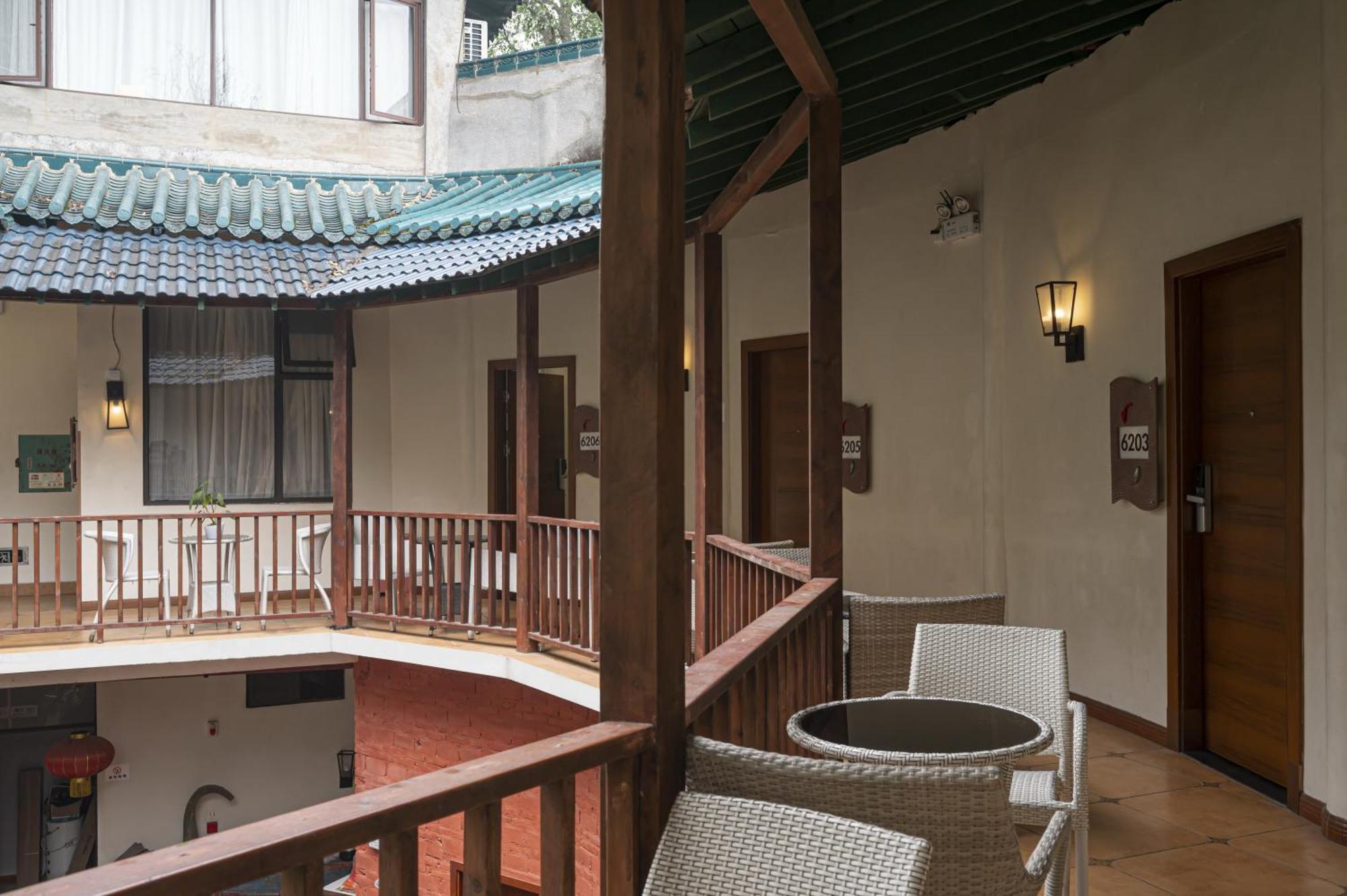 Guilin Crystal Crescent Moon Hotel Exterior photo